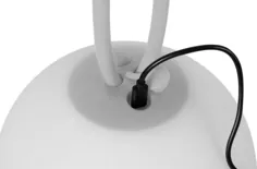 یک لامپ شارژی در فضای باز شارژی که هنگام روشن شدن به مروارید درخشان بزرگ شباهت دارد - طراحی لامپ Bolleke