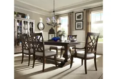 مجموعه ناهار خوری 5 تکه سالنی Trisha Yearwood شامل میز و 4 صندلی کناری مجموعه خانه Trisha Yearwood توسط Klaussner در مبلمان داروین