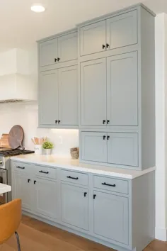 آشپزخانه شیک Farmhouse - کابینت های آشپزخانه آبی کم رنگ