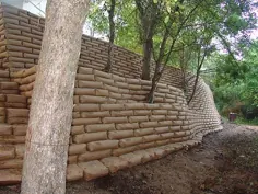 ساخت کیسه های خاکی با استفاده از کیسه های qwikrete (انجمن ساخت و ساز طبیعی در مجوزها)