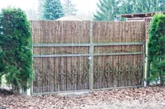 دروازه باغ فرفورژه با حروف اولیه Stock Stock - تصویر چکیده ، باغ: 113881849
