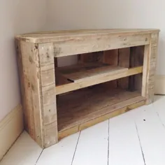 میز گوشه ای دست ساز روستایی / تلویزیون با قفسه.  چوب بازیافت شده و بازیافت شده