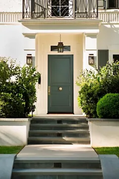 رواق با درب ورودی آبی طاووس - سنتی - نمای بیرونی منزل