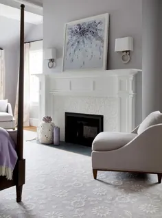 اتاق خواب سفید و بنفش با صندلی لهجه ای خاکستری - انتقالی - اتاق خواب