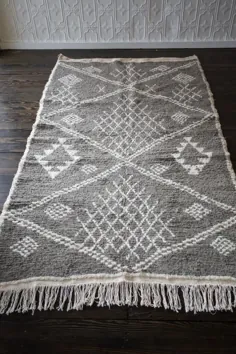 "Keepos" - فرش خاکستری و سفید Azilal مراکشی - 7 "5" x 4 "8" فوت (226 14 142 سانتی متر)