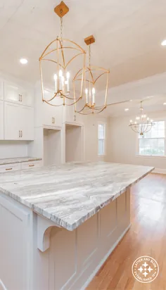 آشپزخانه سفید با سخت افزار طلا