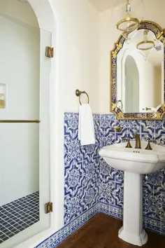 کاشی های دیواری به سبک مراکش آبی با سینک ظرفشویی - مدیترانه ای - حمام