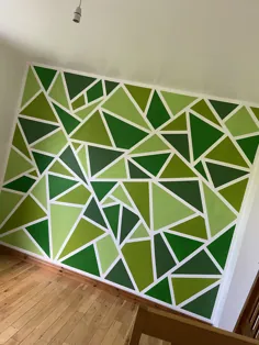 دیوار مثلث سبز