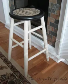 چهارپایه چوبی مامان یک دکوراسیون مناسب ایجاد کرد
