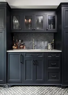 کاشی های شش ضلعی سیاه با کابینت های شیکر مشکی - انتقالی - آشپزخانه