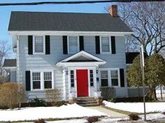خاکستری درب قرمز خانه