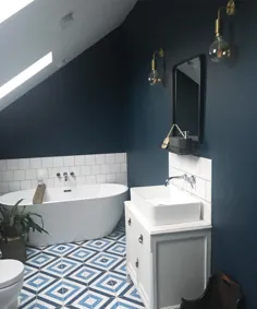 دیوارهای داخلی تیره ، حمام آبی لاهه.  حمام مستقل با کاشی های سیمان هندسی سیمان.  صنعت |  رنگ حمام آبی ، دیوارهای حمام آبی ، حمام آبی