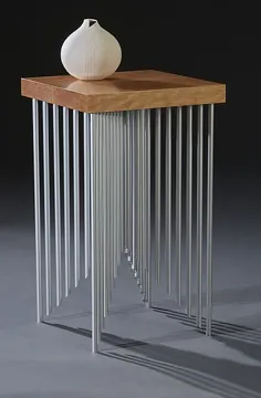 میز کناری هرمی توسط کارول جکسون (میز کناری چوبی و فلزی) |  خانه هنرمند