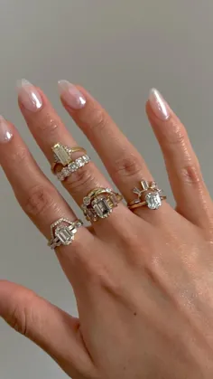 حلقه های نامزدی الماس منحصربفرد با نوارهای عروسی الماس روی هم چیده شده است