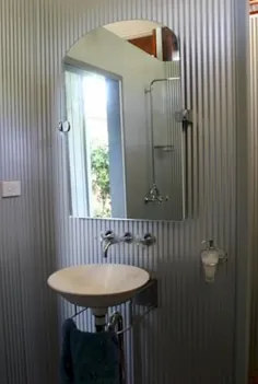 عنصر معماری: فلز راه راه در حمام - Remodelista