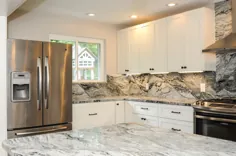 طرح آشپزخانه کاملاً جدید با کابینت های Aspen و گرانیت سفید ویسکونت.  - برادران املاک اوهایو