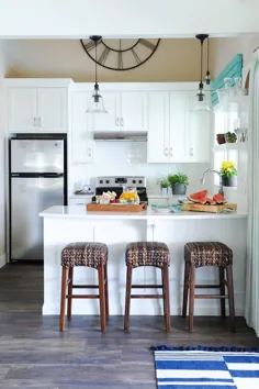 Seagrass Backless Barstools - کلبه - آشپزخانه - بنیامین مور به سادگی سفید - طراحی داخلی ماریا کیلام