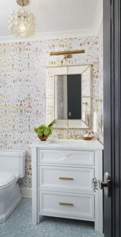 25 روش شیک برای استفاده از کاغذ دیواری در حمام مهمان
