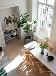 یک آپارتمان در زیرانداز اسکاندیناوی با آشپزخانه سبز تیره - THE NORDROOM
