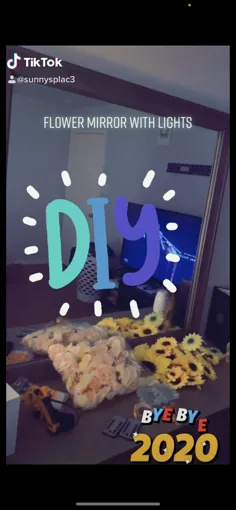 آینه DIY با چراغ و گل.
