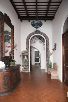 سان خوان ، پورتوریکو - سرسرای داخلی خانه ای به سبک استعماری اسپانیا.  پازل قطعه 252.  سان خوان ، پورتوریکو - ورودی داخلی.