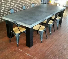میز ناهار خوری بتونی و صندلی نیمکت ، میز آلفرسکو پاسیو با پایه مشکی روکش دار.  میز بیرونی ذغال 2.1m x 1.1m