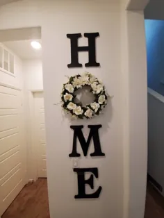 نشانه خانگی حروف چوبی با تاج گل.  |  اتسی