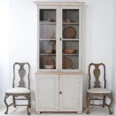 کابینت لعاب دار دو درب به سبک Gustavian 19C
