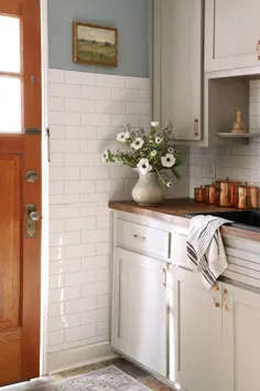 نوسازی آشپزخانه بودجه با کابینت های نقاشی شده با شیکر DIY - من خودم را جاسوسی می کنم