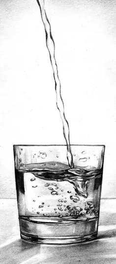 لیوان آب در نقاشی مدادی