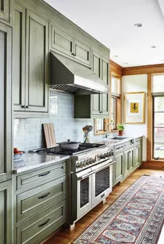 آشپزخانه به سبک پیشه ور سبز با کاشی های آبی - انتقالی - آشپزخانه