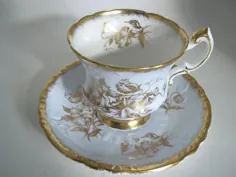 ست فنجان و نعلبکی چای پاراگون با گل های طلایی ، فنجان چای و نعلبکی برجسته آبی.
