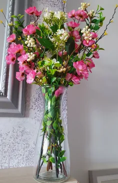 گل ابریشم زرد و نارنجی ، گل آرایی مصنوعی ، گلدان شیشه ای بلند ، گل ابریشم انگلستان ، زندگی کشور ، گلهای تابستانی