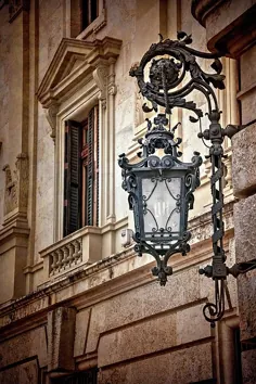 چراغ خیابانی سبک قدیمی در والنسیا اسپانیا توسط کارول جاپ