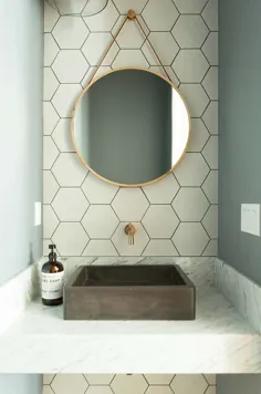 کاشی های کرم شش ضلعی Backsplash در اتاق پودر - معاصر - حمام