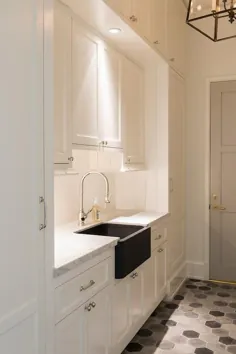 اتاق لباسشویی گال سفید با درب خاکستری کبوتر - انتقالی - اتاق لباسشویی