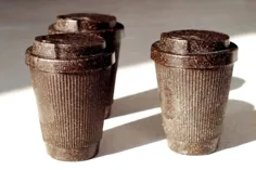 این فنجان های قهوه از زمین های قدیمی قابل بازیافت قهوه ساخته شده اند