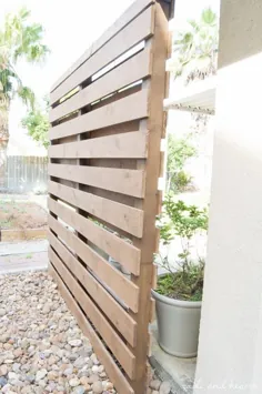 Simple Planked DIY Privacy Wall |  میز و گورخانه