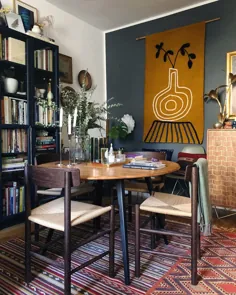 10 اتاق نشیمن کوچک که فضای کافی برای یک میز ناهار خوری را ایجاد می کنند
