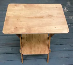 یک میز ایستاده با وزن سبک قابل حمل تاشو.  سفارشی کردن |  اتسی