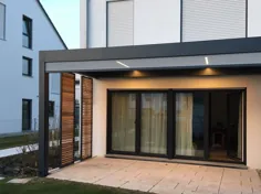 Terrassenüberdachung mit Lamellen-Sichtschutz für ein Einfamilienhaus Olching |  Jalousien HUBER GmbH - Mein Lebensgefühl