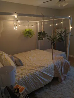 دوست دخترم تازه راه اندازی اتاق خواب مهمان ما را تمام کرد.  فکر می کنم خیلی دنج باشه