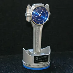 هدایای سبز ساعتهای پلاک اعطای جوایز ساخته شده از قطعات بازیافت شده اتومبیل و پلاکهای مجوز توسط استیون ریش تراش طرح ها
