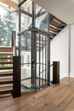 آسانسور شیشه ای لوکس Savaria Vuelift در یک خانه مدرن زیبا در کلگری - الهام گرفته از طراحی