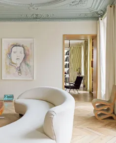 Nordiska Galleriet 1912 در اینستاگرام: «الهام از محل اقامت پاریس.  مبل راحتی از ولادیمیر کاگان و صندلی کناری ویگل توسط فرانک گری.  عکس از استفان... ”