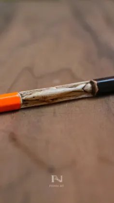 دستسازه های چوبی پونا،منبت چاقویی (کوسه) روی مداد معمولی