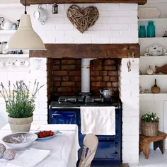 آشپزخانه روستایی با شومینه آجری و آقا آبی |  تزئین آشپزخانه |  خانه ایده آل