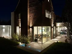 Elliott Ripper House ویژگی های مدرن را با لمس های گرم و روستایی ترکیب می کند