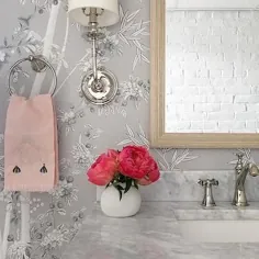 دستشویی آبی با قلاب های طلایی - انتقالی - حمام