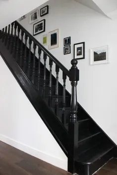 پله ها با رنگ سیاه رنگ شده اند